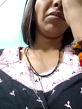 Snapshot of Hotty-Nidhi chatting on 06-15-26, 01:17 Hotty-Nidhi online show from 06-15-26, 01:17