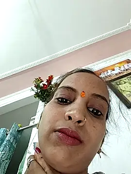 Snapshot of Hotty-Nidhi chatting on 06-05-26, 06:40 Hotty-Nidhi online show from 06-05-26, 06:40