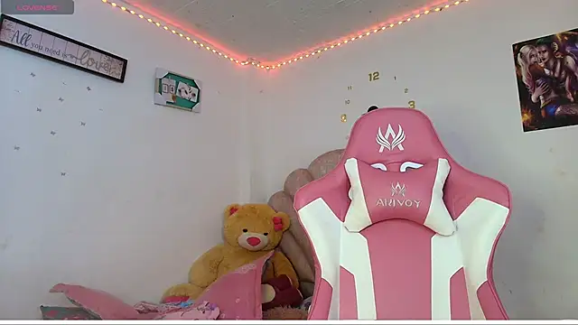 charlotte walker1 online show from 04-22-26, 10:16