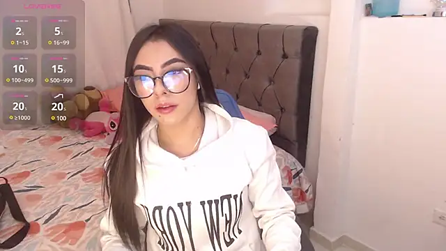 Snapshot of Yasminsmith__ chatting on 03-11-25, 02:29 Yasminsmith   online show from 03-11-25, 02:29