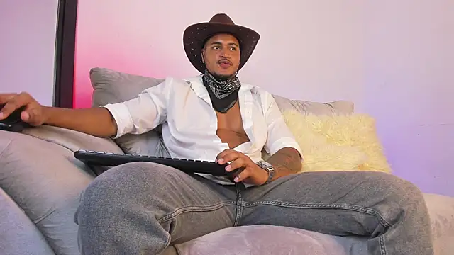 AshtonnSummer online show from 10-31-25, 06:26