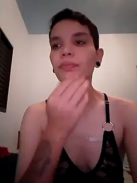 Snapshot of edi999 chatting on 10-15-25, 09:45 edi999 online show from 10-15-25, 09:45