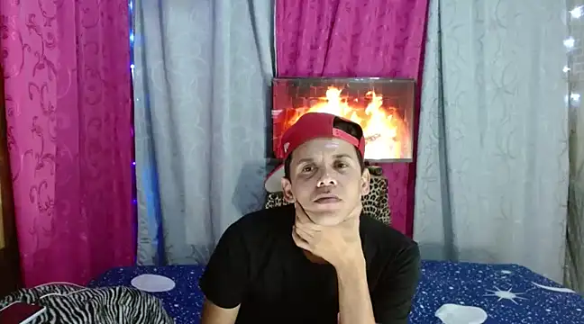 Snapshot of Hidden_Fantasies chatting on 03-19-25, 12:48 Hidden Fantasies online show from 03-19-25, 12:48