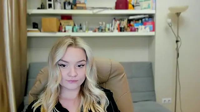 Kara Smith  online show from 12-04-25, 11:04