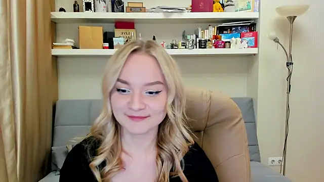 Kara Smith  online show from 03-08-25, 12:44