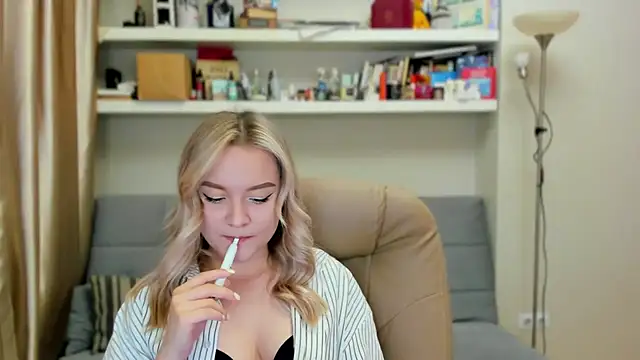 Kara Smith  online show from 09-14-25, 10:10