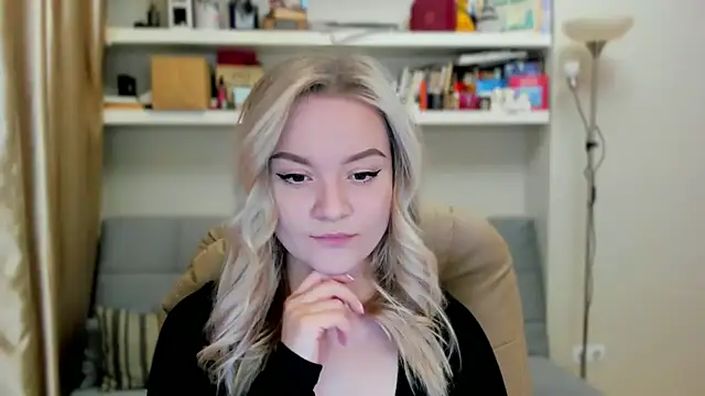 Kara Smith  online show from 10-18-25, 10:12