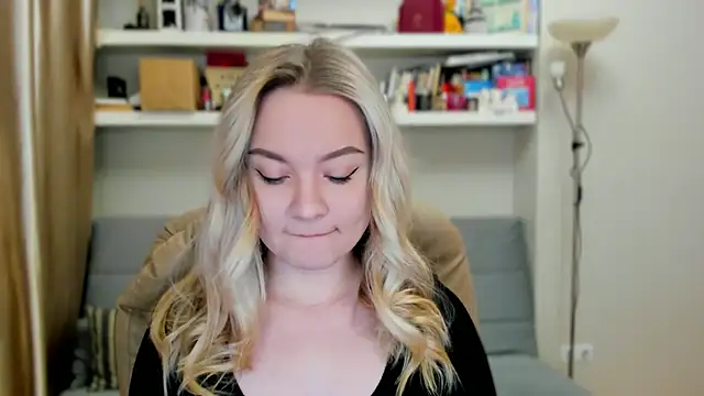 Kara Smith  online show from 10-22-25, 10:41