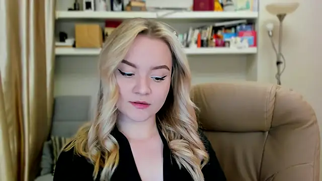 Kara Smith  online show from 09-17-25, 11:07