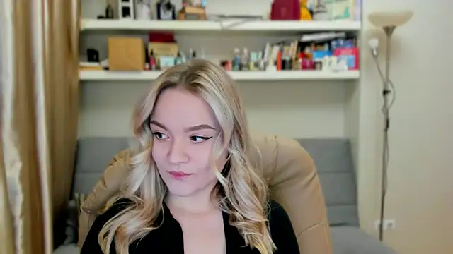 Kara Smith  online show from 10-19-25, 09:39