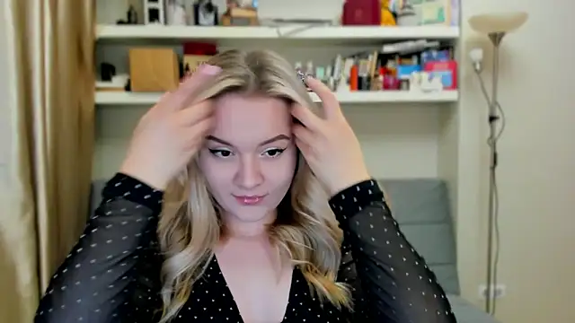 Kara Smith  online show from 10-10-25, 09:59