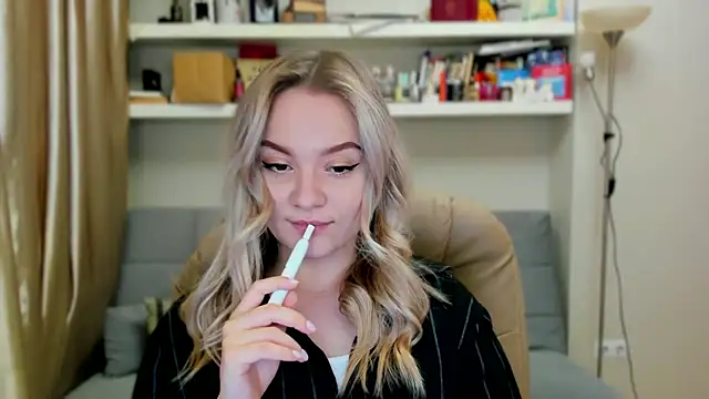 Kara Smith  online show from 11-08-25, 12:47