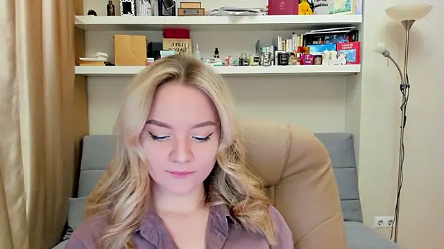 Kara Smith  online show from 03-05-25, 12:05