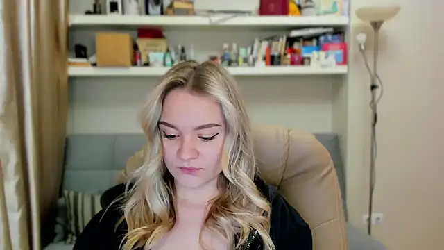 Kara Smith  online show from 10-23-25, 10:52