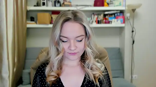 Kara Smith  online show from 11-21-25, 11:26