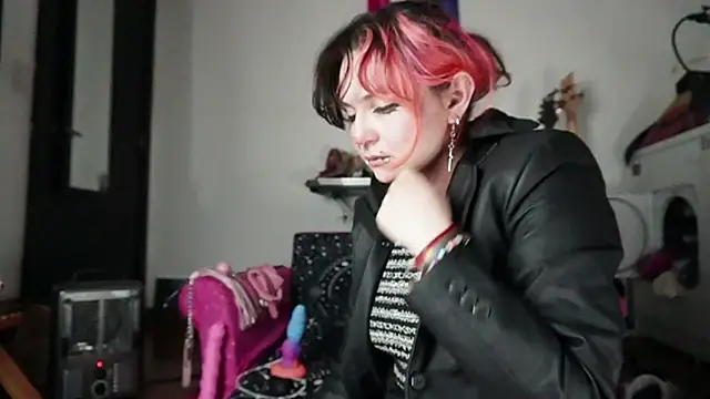 Snapshot of Devil_And_Princess chatting on 09-23-25, 03:46 Devil And Princess online show from 09-23-25, 03:46