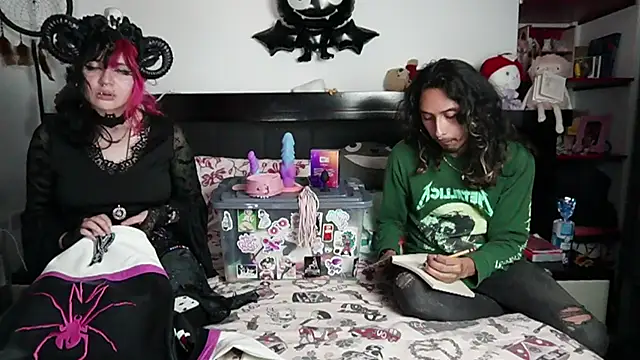 Snapshot of Devil_And_Princess chatting on 02-08-26, 02:31 Devil And Princess online show from 02-08-26, 02:31