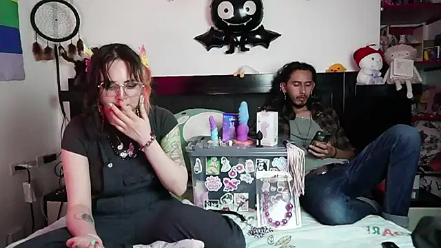 Snapshot of Devil_And_Princess chatting on 01-19-26, 01:31 Devil And Princess online show from 01-19-26, 01:31