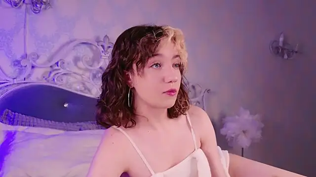 Gia Riccardo online show from 11-26-25, 06:02