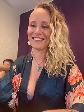 Snapshot of SusieandLacey chatting on 06-14-26, 07:09 SusieandLacey online show from 06-14-26, 07:09