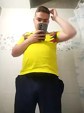 Snapshot of Andy-rtg chatting on 11-16-25, 12:21 Andy-rtg online show from 11-16-25, 12:21