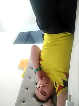 Snapshot of Andy-rtg chatting on 03-18-25, 02:18 Andy-rtg online show from 03-18-25, 02:18