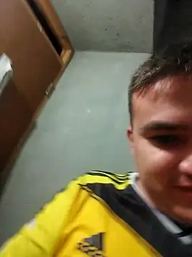 Snapshot of Andy-rtg chatting on 03-10-25, 02:50 Andy-rtg online show from 03-10-25, 02:50