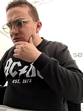 Snapshot of Andy-rtg chatting on 11-29-25, 03:12 Andy-rtg online show from 11-29-25, 03:12