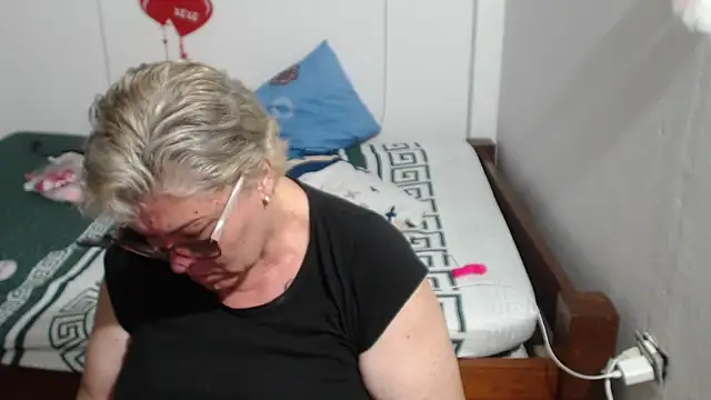 Snapshot of Olgahunder chatting on 02-23-26, 09:37 Olgahunder online show from 02-23-26, 09:37