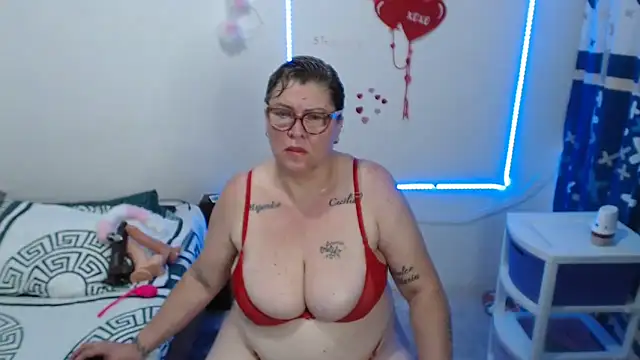 Olgahunder online show from 03-26-26, 02:54