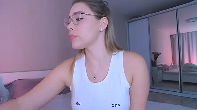 Snapshot of DIANAxxxDIAMOND chatting on 10-06-25, 06:58 DIANAxxxDIAMOND online show from 10-06-25, 06:58