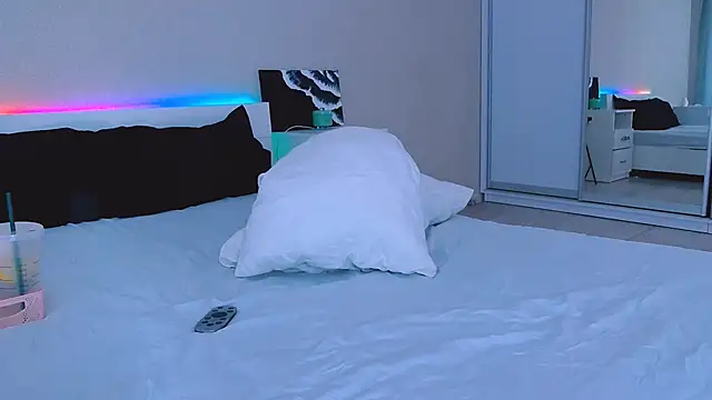 Snapshot of DIANAxxxDIAMOND chatting on 09-17-25, 07:32 DIANAxxxDIAMOND online show from 09-17-25, 07:32