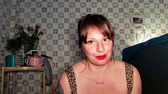 vitoriavaz online show from 03-18-25, 10:48