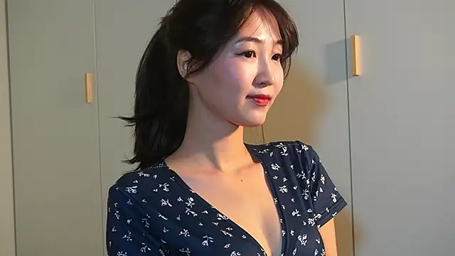 SeulBi online show from 03-11-25, 04:18