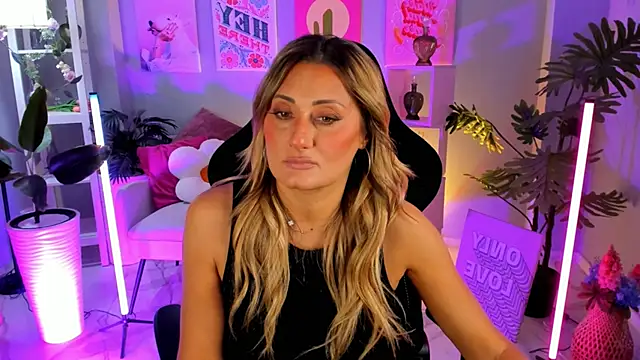 SarahAlluring online show from 10-20-25, 11:00