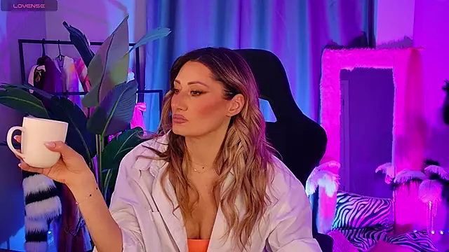 SarahAlluring online show from 04-06-26, 03:46