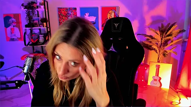 SarahAlluring online show from 12-20-25, 11:24