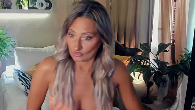 SarahAlluring online show from 07-25-26, 02:23