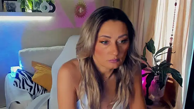 Snapshot of SarahAlluring chatting on 06-07-26, 07:46 SarahAlluring online show from 06-07-26, 07:46
