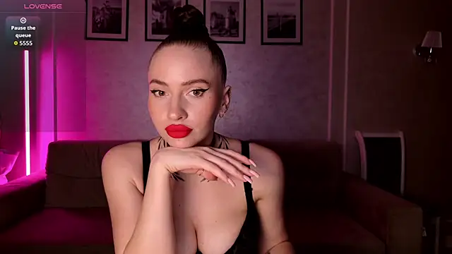  moon girl 18 online show from 02-15-26, 04:39