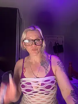 Snapshot of Curvy-Cleo chatting on 02-02-26, 07:46 Curvy-Cleo online show from 02-02-26, 07:46