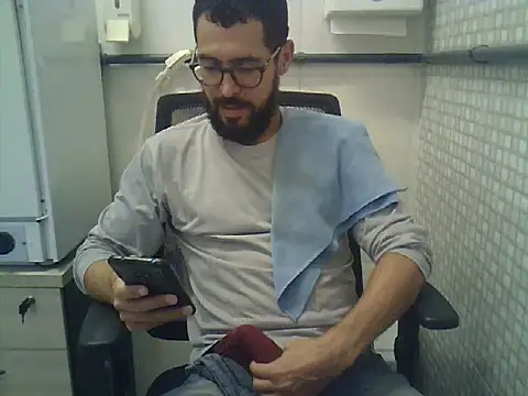 Snapshot of pdasgyn chatting on 05-07-26, 04:43 pdasgyn online show from 05-07-26, 04:43