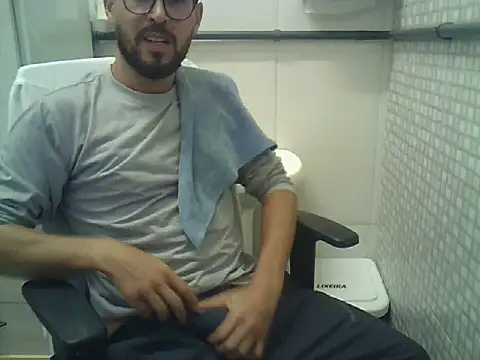 Snapshot of pdasgyn chatting on 07-06-26, 07:16 pdasgyn online show from 07-06-26, 07:16