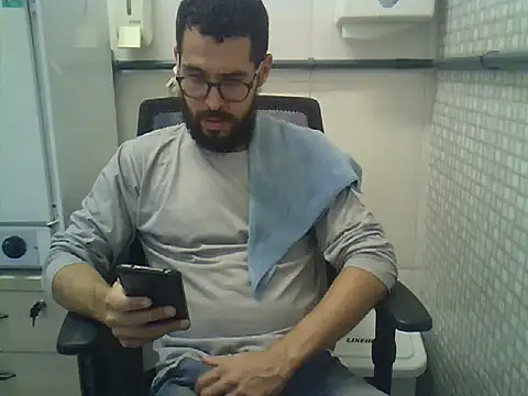 Snapshot of pdasgyn chatting on 05-08-26, 06:45 pdasgyn online show from 05-08-26, 06:45