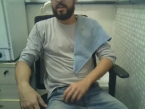 Snapshot of pdasgyn chatting on 05-05-26, 05:27 pdasgyn online show from 05-05-26, 05:27