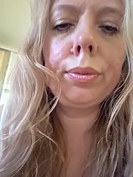 Snapshot of Irina3718 chatting on 06-17-26, 04:39 Irina3718 online show from 06-17-26, 04:39