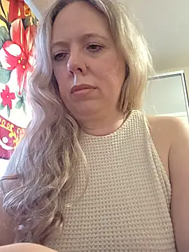 Snapshot of Irina3718 chatting on 06-12-26, 01:42 Irina3718 online show from 06-12-26, 01:42