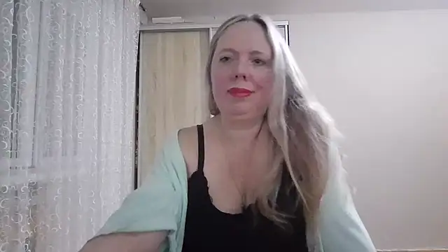 Snapshot of Irina3718 chatting on 03-16-25, 04:45 Irina3718 online show from 03-16-25, 04:45