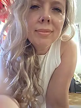 Snapshot of Irina3718 chatting on 07-08-26, 04:40 Irina3718 online show from 07-08-26, 04:40