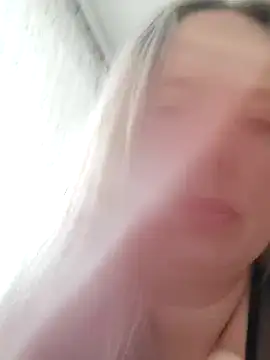 Snapshot of Irina3718 chatting on 10-13-25, 09:33 Irina3718 online show from 10-13-25, 09:33